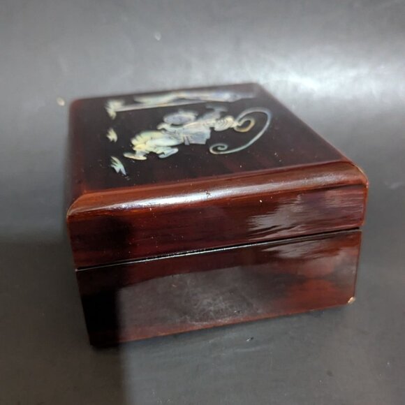 Vintage Wooden Trinket Box With Inlaid Mother-Of-Pearl Design - Picture 7 of 8
